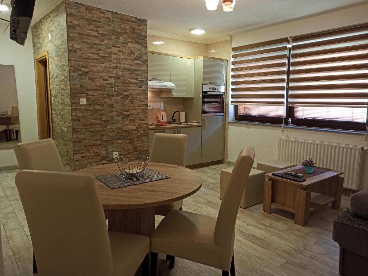 Studio Apartments Una Korenica Eksteriør billede