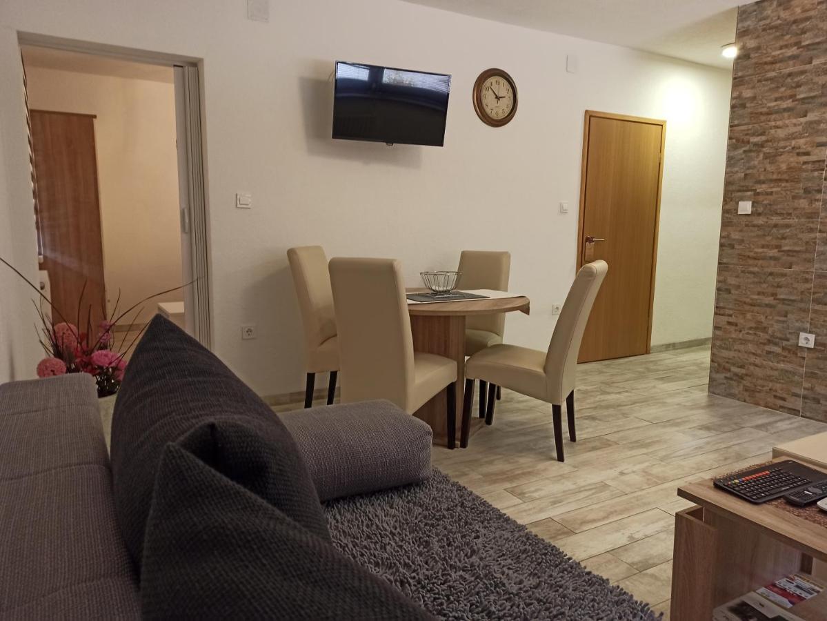 Studio Apartments Una Korenica Eksteriør billede
