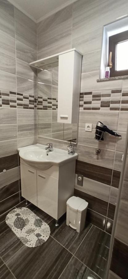 Studio Apartments Una Korenica Eksteriør billede