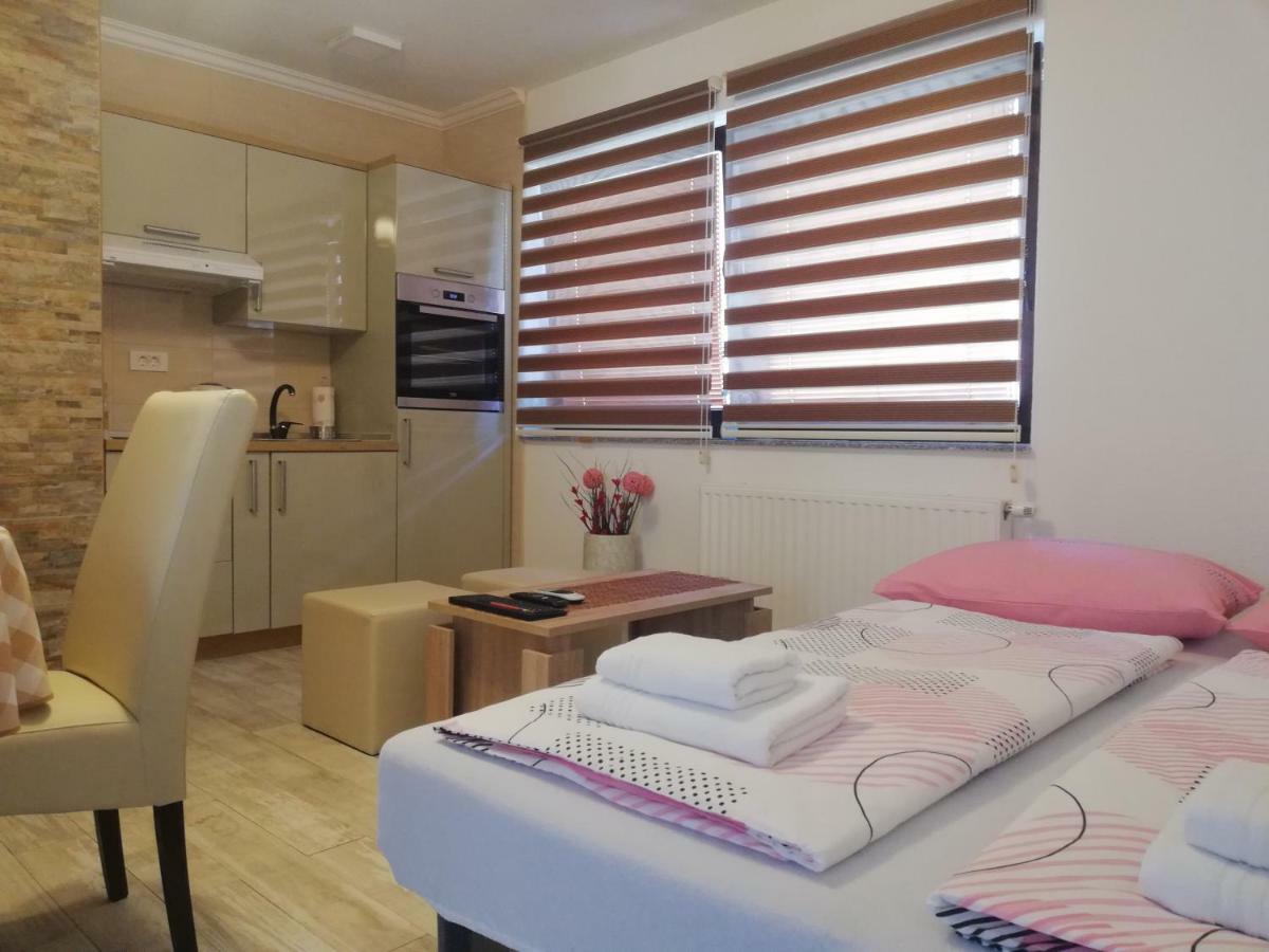 Studio Apartments Una Korenica Eksteriør billede